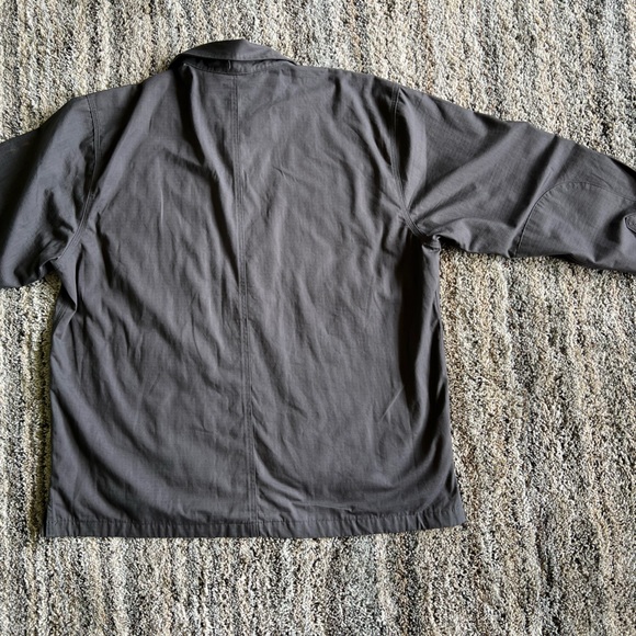 Modern Gray Men’s Carhartt Jacket - Picture 7 of 7